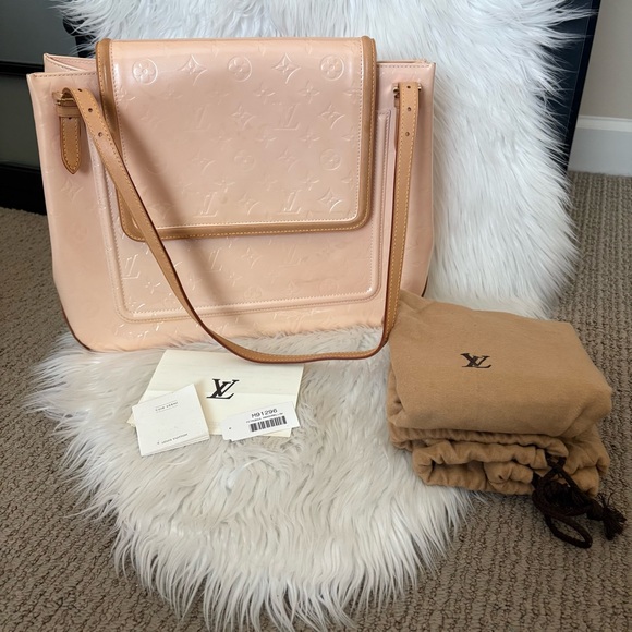 Authentic Louis Vuitton Marshmallow Vernis Petronia Street Shoulder Bag - READ